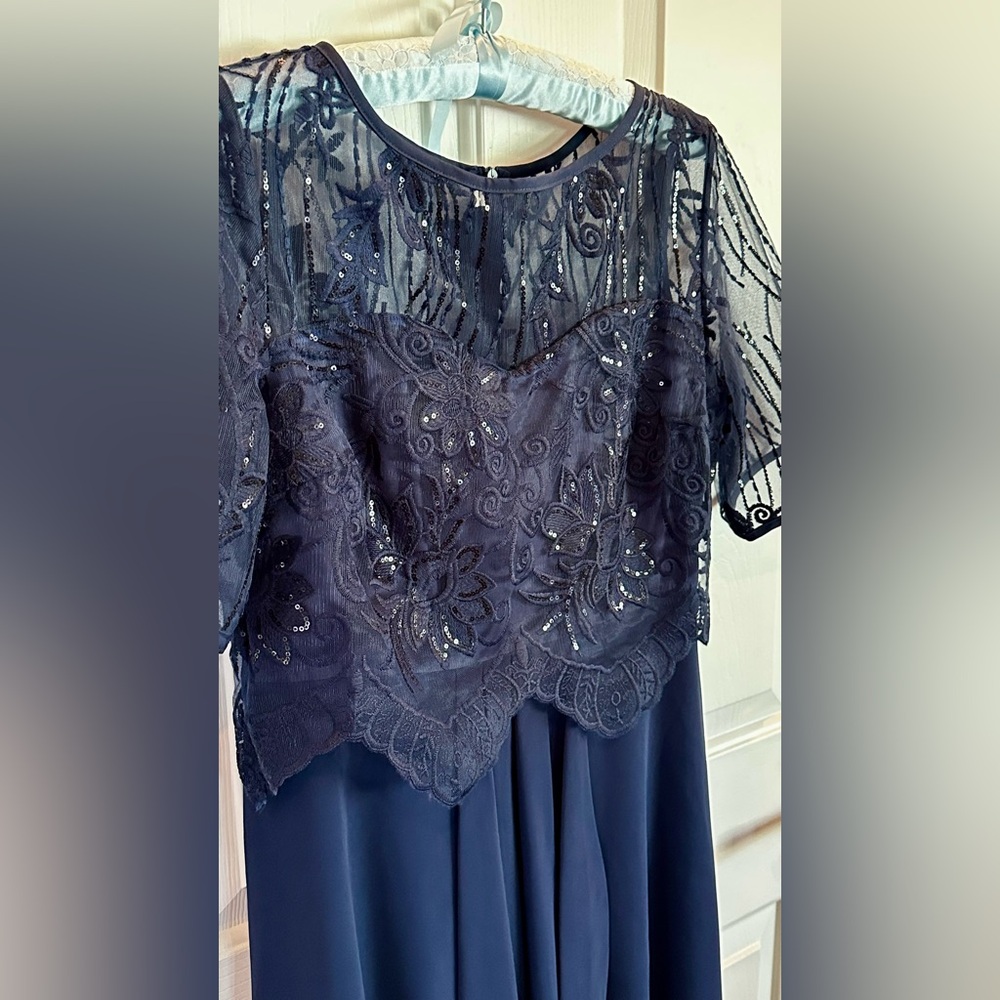 Mother of the Bride/Groom Tea Length Dress Small Navy Blue Short Sleeve. Elegant